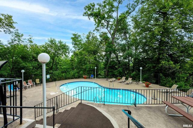 1800 7TH Street 8C, East Moline, IL 61244