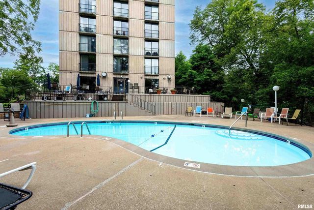 1800 7TH Street 8C, East Moline, IL 61244