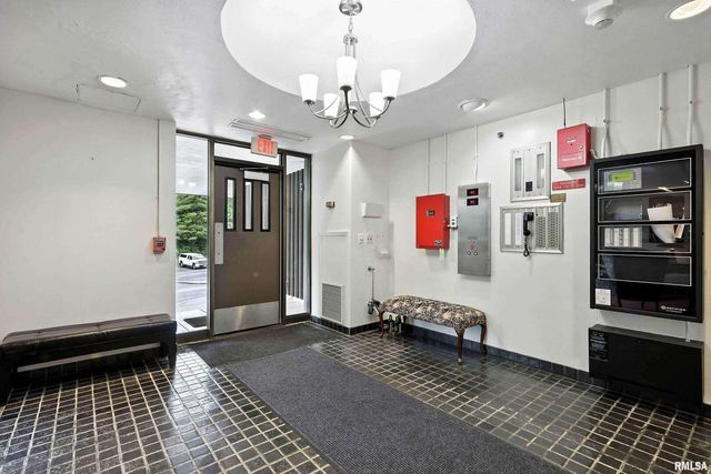 1800 7TH Street 8C, East Moline, IL 61244