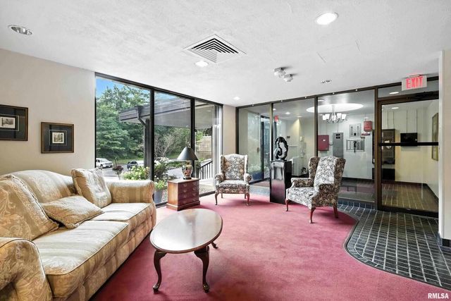 1800 7TH Street 8C, East Moline, IL 61244