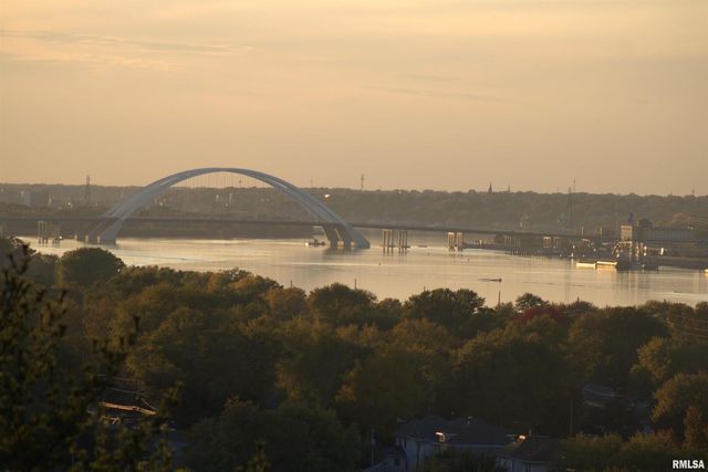 1800 7TH Street 8C, East Moline, IL 61244