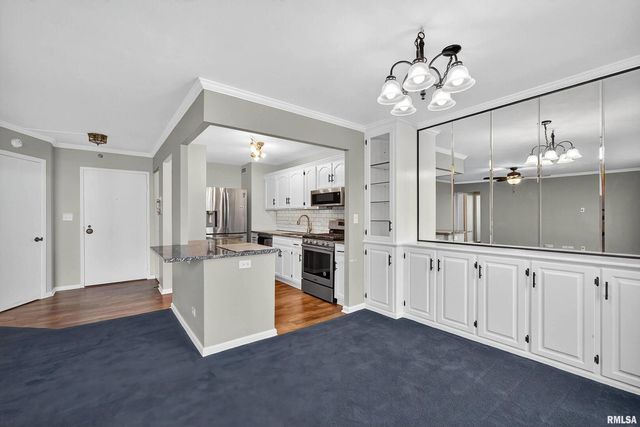 1800 7TH Street 8C, East Moline, IL 61244