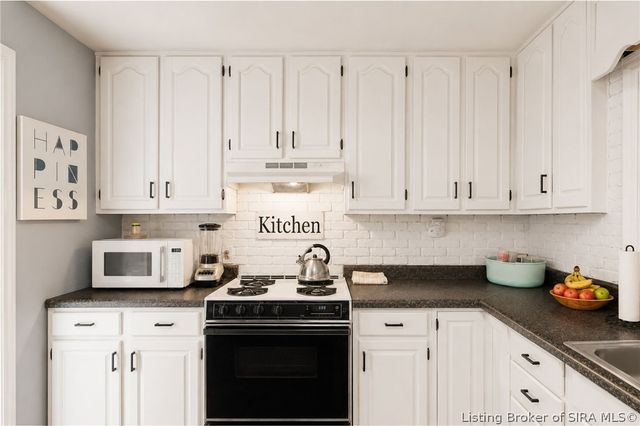 542 Kay Avenue, Sellersburg, IN 47172