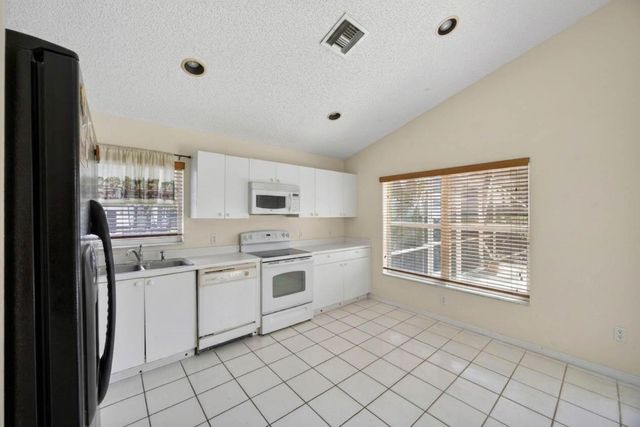 10870 Old Bridgeport Lane, Boca Raton, FL 33498