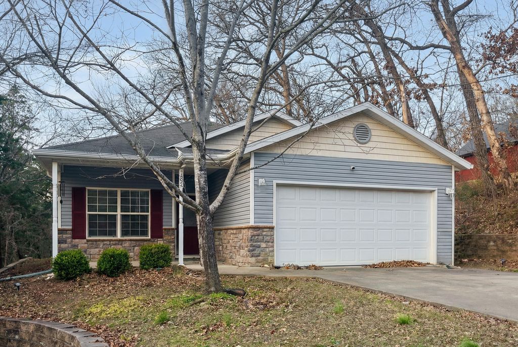 1005 Buck Drive, Merriam Woods, MO 65740