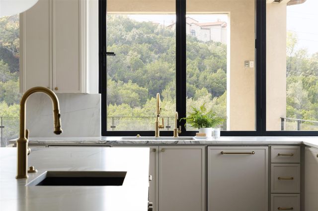 9117 Brookhurst CV, Austin, TX 78733