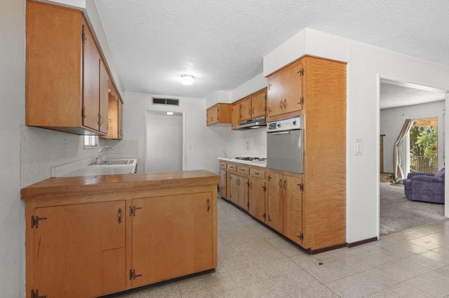 21077 Dodson Lane, Anderson, CA 96007