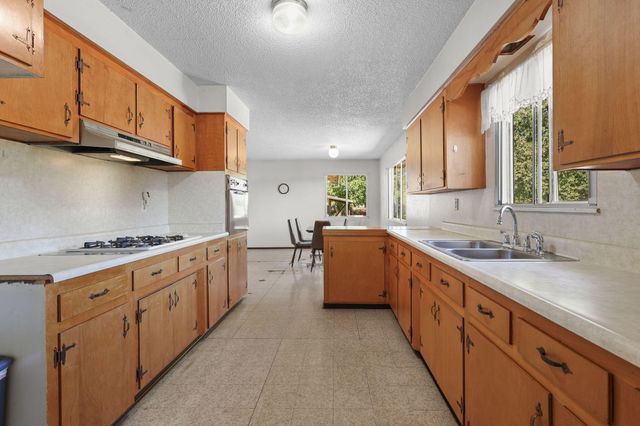 21077 Dodson Lane, Anderson, CA 96007