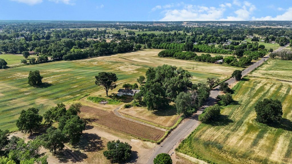 21077 Dodson Lane, Anderson, CA 96007