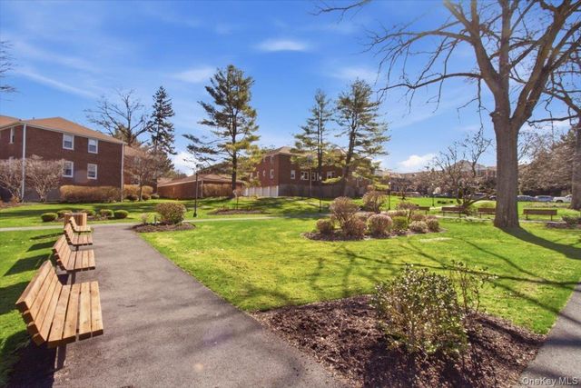 15 Bryant Crescent 2B, White Plains, NY 10605