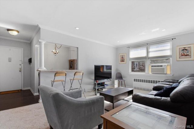 15 Bryant Crescent 2B, White Plains, NY 10605