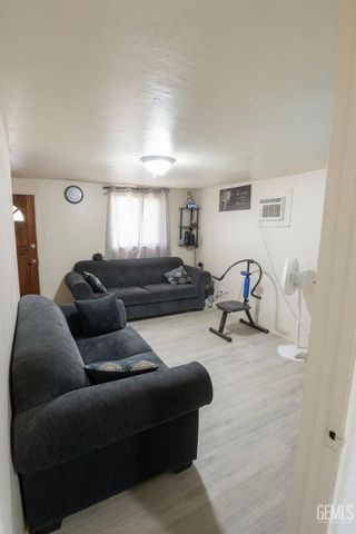 2017 Sunshine Avenue, Bakersfield, CA 93307