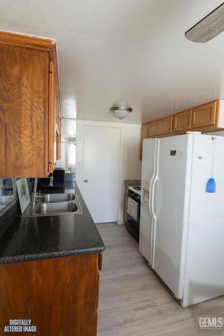 2017 Sunshine Avenue, Bakersfield, CA 93307
