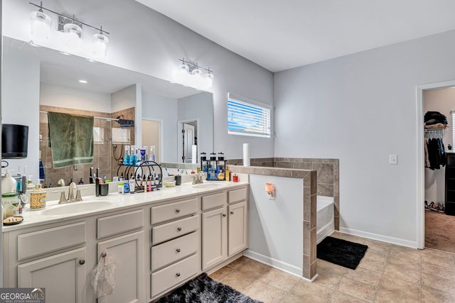 210 Fanleaf Drive, Fairburn, GA 30213