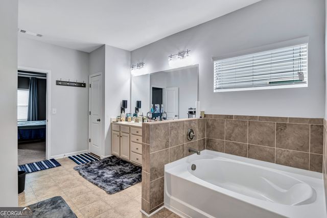 210 Fanleaf Drive, Fairburn, GA 30213