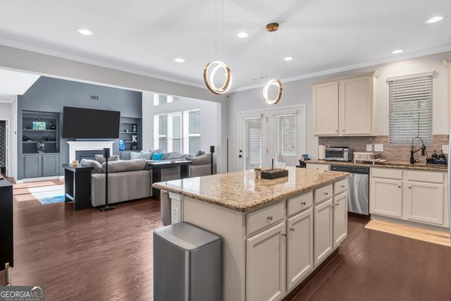 210 Fanleaf Drive, Fairburn, GA 30213