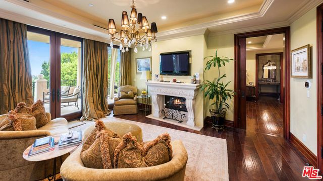 2108 Stratford Circle, Los Angeles, CA 90077