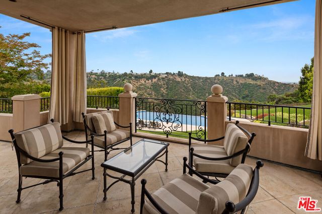 2108 Stratford Circle, Los Angeles, CA 90077