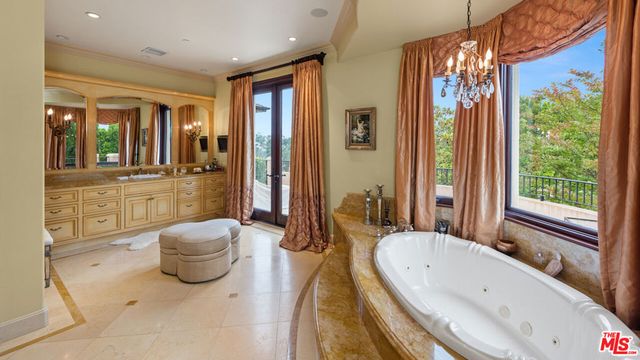 2108 Stratford Circle, Los Angeles, CA 90077