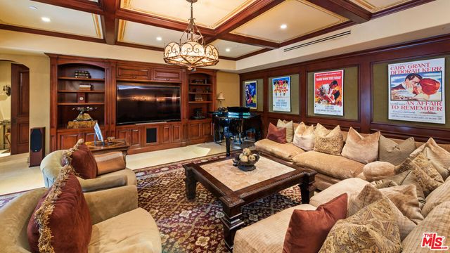 2108 Stratford Circle, Los Angeles, CA 90077