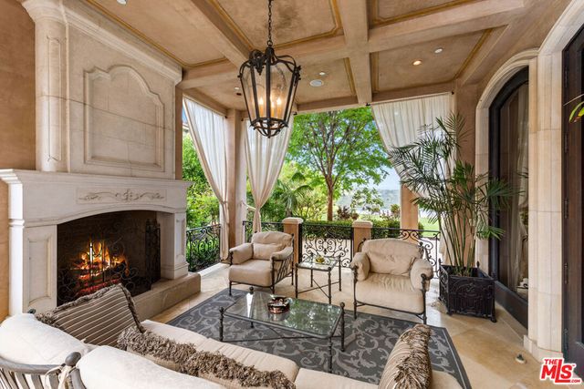 2108 Stratford Circle, Los Angeles, CA 90077