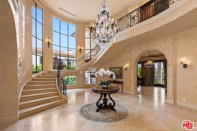 2108 Stratford Circle, Los Angeles, CA 90077