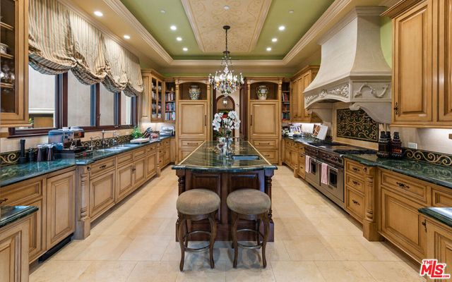 2108 Stratford Circle, Los Angeles, CA 90077