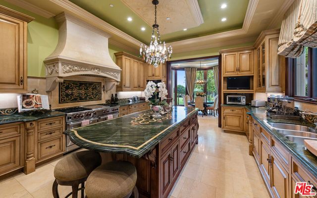 2108 Stratford Circle, Los Angeles, CA 90077