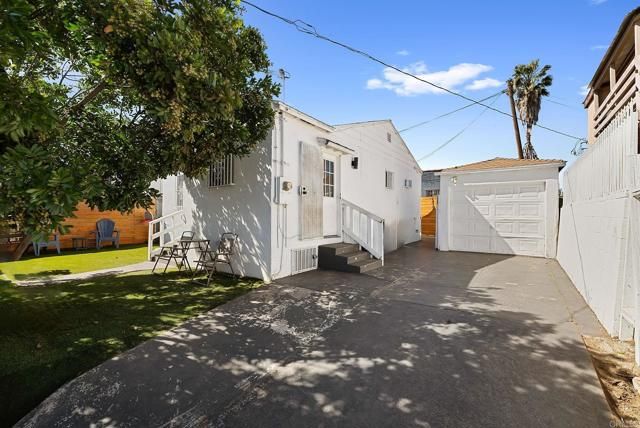 10517 S Normandie Ave., Los Angeles, CA 90044