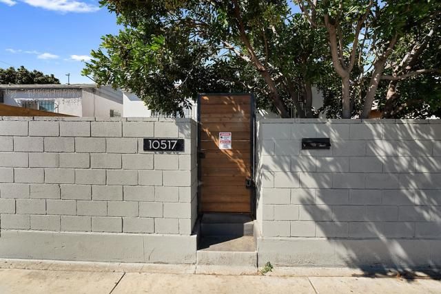 10517 S Normandie Ave., Los Angeles, CA 90044