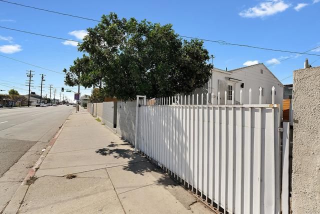 10517 S Normandie Ave., Los Angeles, CA 90044