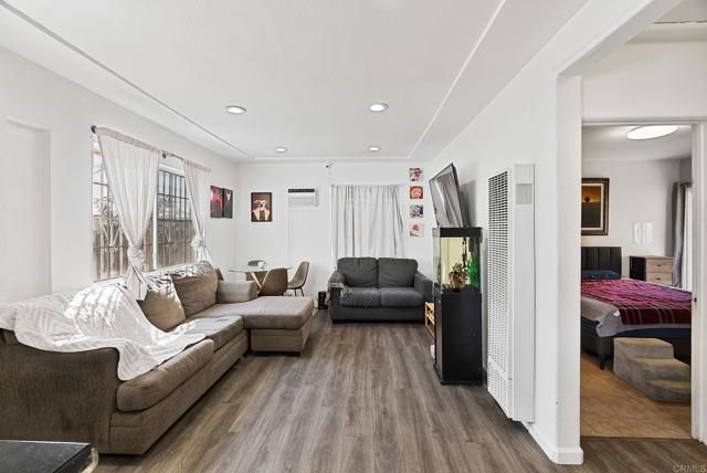 10517 S Normandie Ave., Los Angeles, CA 90044