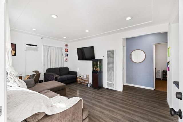 10517 S Normandie Ave., Los Angeles, CA 90044