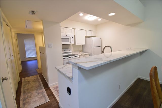 7525 Holly Hill Drive 58, Dallas, TX 75231