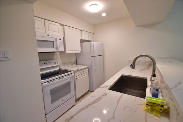 7525 Holly Hill Drive 58, Dallas, TX 75231