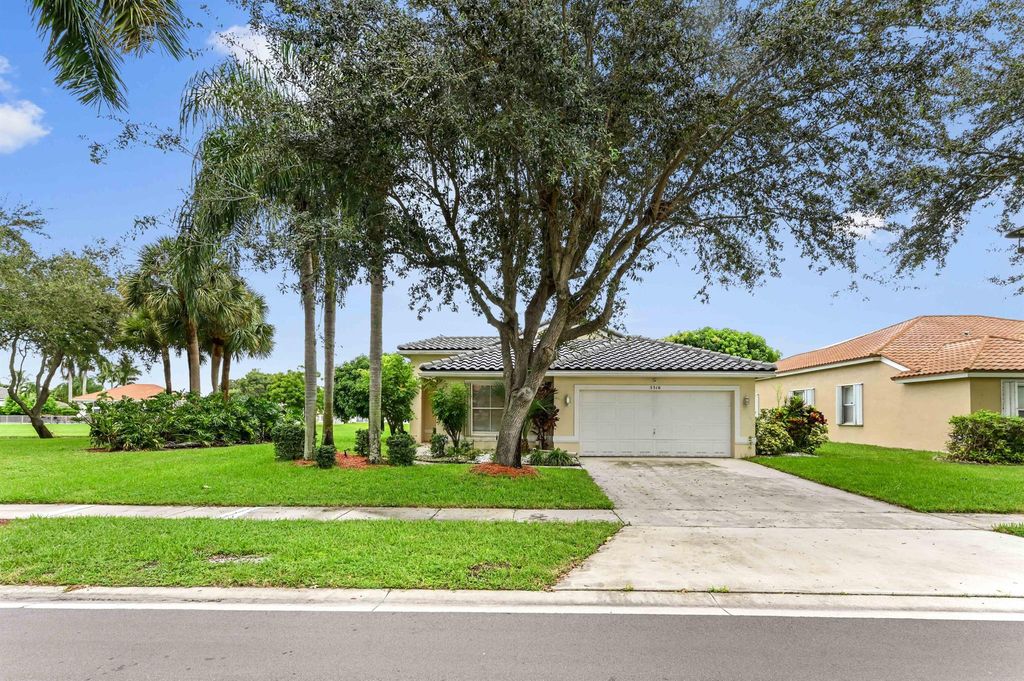 5516 Muirfield Village Circle, Lake Worth, FL 33463