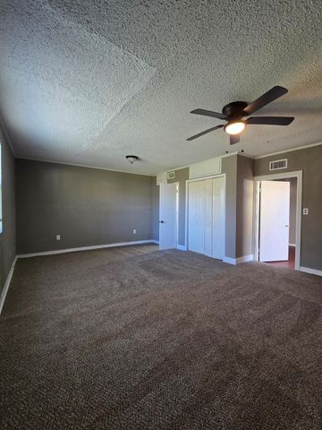 1132 18th Avenue N, Texas City, TX 77590