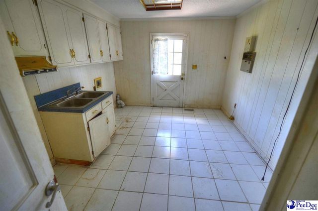 2212 Poor Farm Road, Effingham, SC 29541