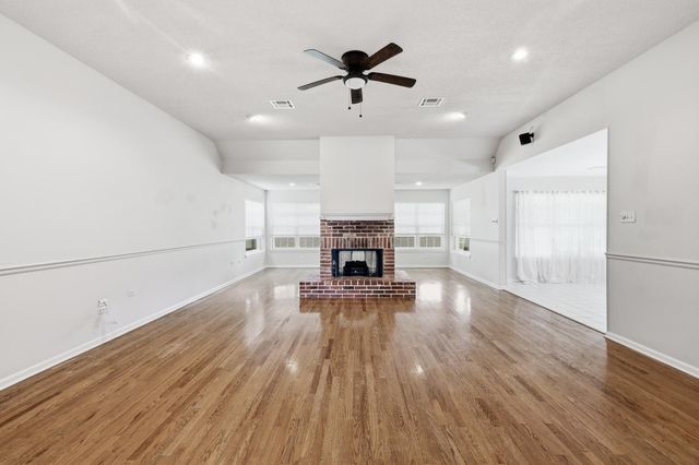 616 Parkside Dr, Thibodaux, LA 70301
