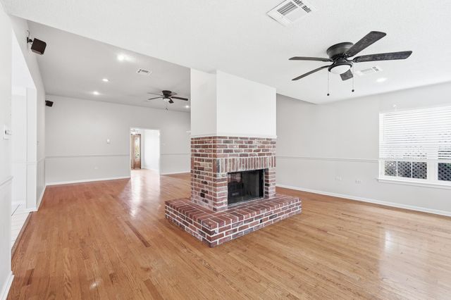 616 Parkside Dr, Thibodaux, LA 70301