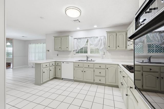 616 Parkside Dr, Thibodaux, LA 70301