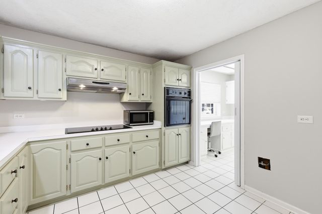 616 Parkside Dr, Thibodaux, LA 70301