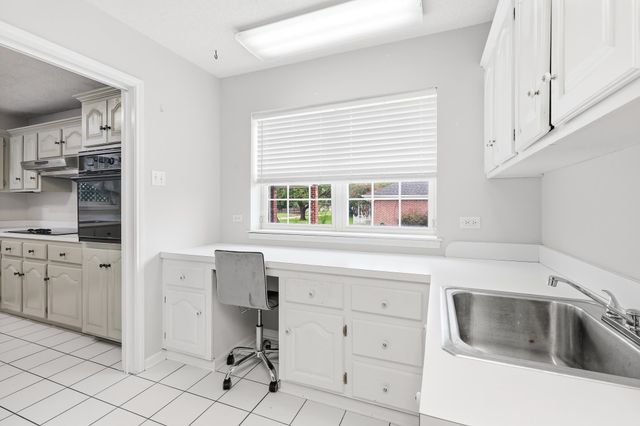 616 Parkside Dr, Thibodaux, LA 70301