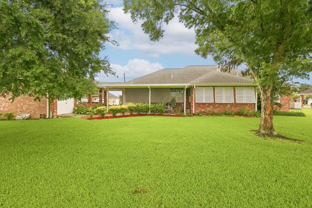 616 Parkside Dr, Thibodaux, LA 70301