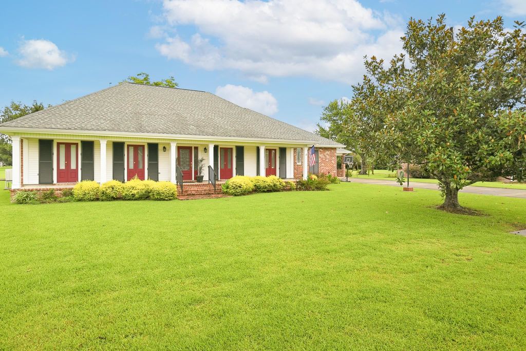 616 Parkside Dr, Thibodaux, LA 70301