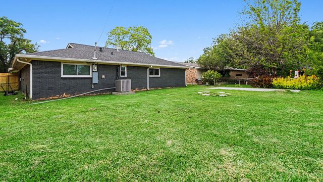 5318 Hemlock Drive, Baytown, TX 77521