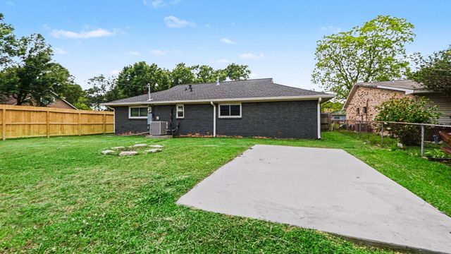 5318 Hemlock Drive, Baytown, TX 77521