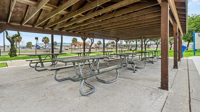 5318 Hemlock Drive, Baytown, TX 77521