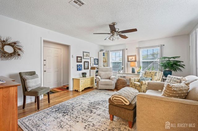 481 Newport Way N, Monroe, NJ 08831