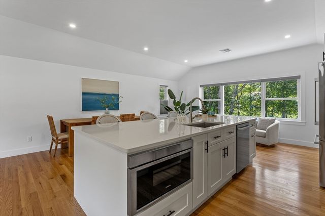 11 Madeline Rd, Falmouth, MA 02536